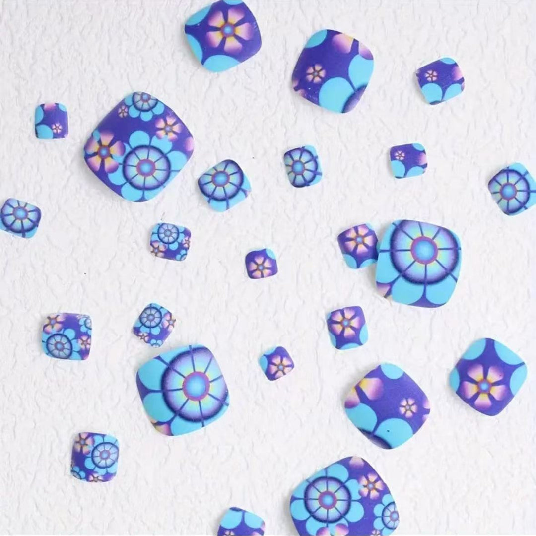Nail art set with floral designs and matte finish Kalsten