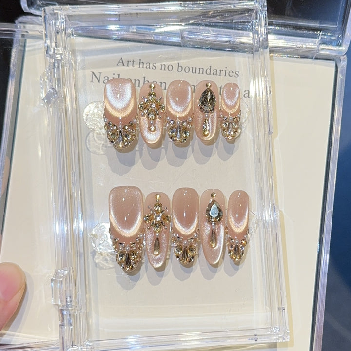 Glamorous artificial nails with glitter details Kalsten
