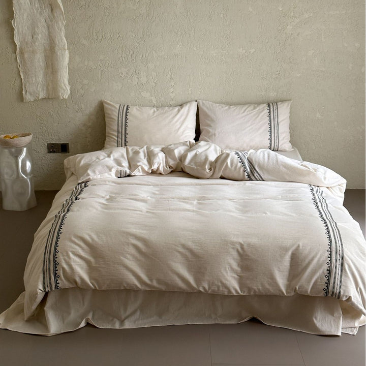 Luxurious cotton satin bedding set with hotel closure and extra-soft pillowcases