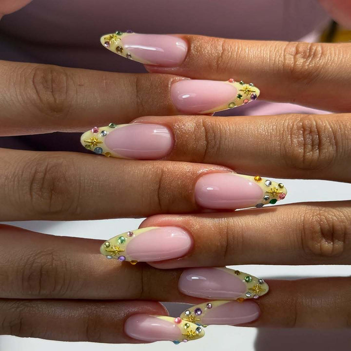 Nail art set with floral 3D decorations and glitter accents Kalsten
