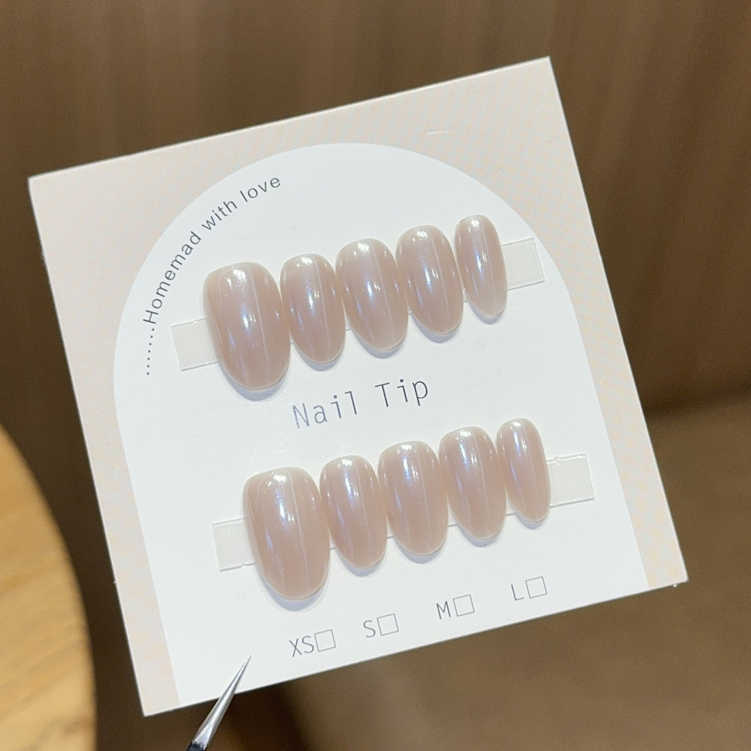 Artificial nails in a timeless elegant design Kalsten
