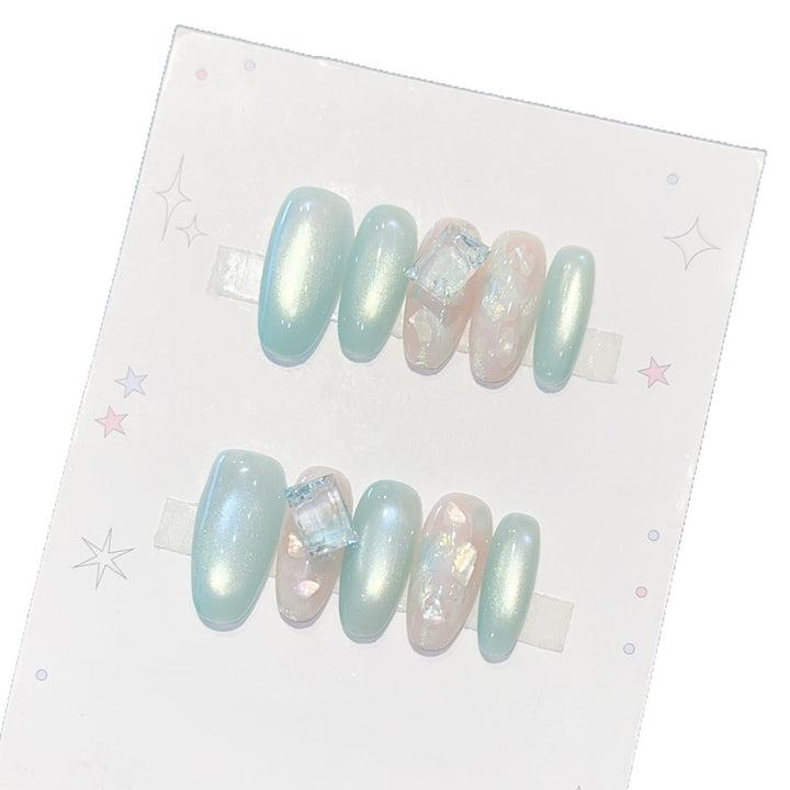 Glamorous artificial nails with shimmering accents Kalsten