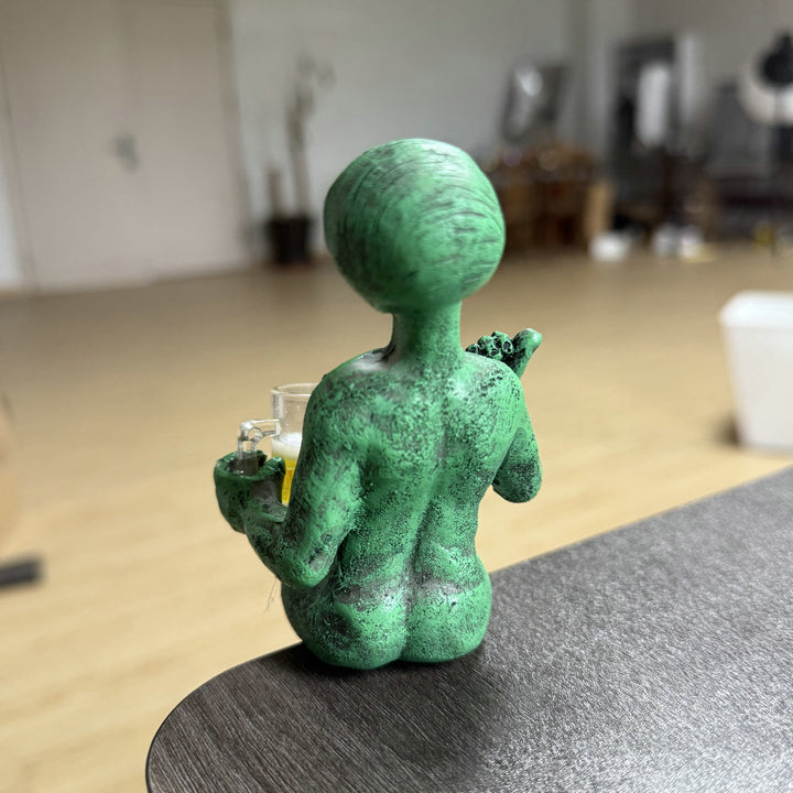 extraordinary Alien figure Kalsten