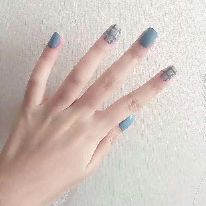 Artificial nails in an elegant plaid pattern Kalsten