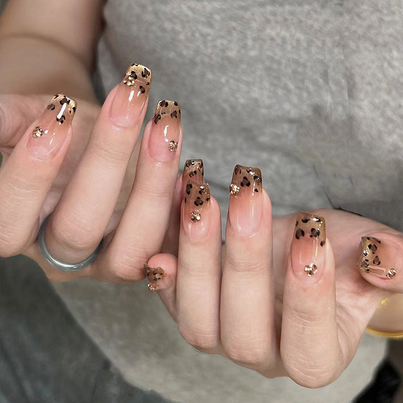 Artificial nails with shimmering leopard design and elegant accents Kalsten