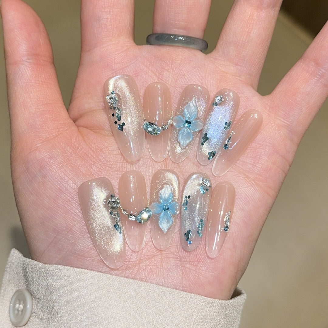 Artificial nails with unique floral design and glitter accents Kalsten