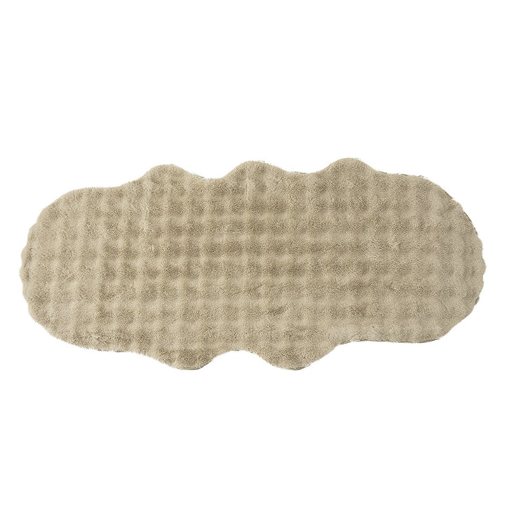Soft microfiber bathroom runner with wavy edge and non-slip underside Kalsten