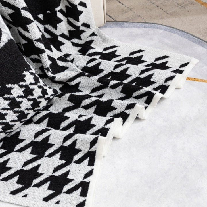 Modern Houndstooth Pattern Throw Blanket