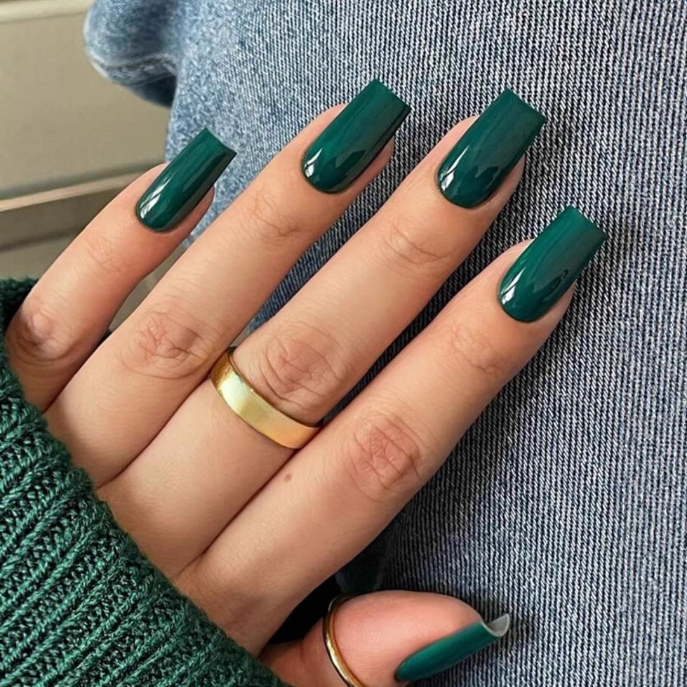 High-quality artificial nail set with glossy finish Kalsten