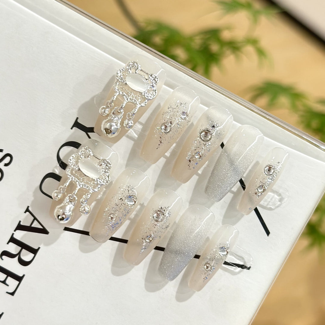 Glamorous Elegant Press-On Nail Set with Rhinestone Accents
