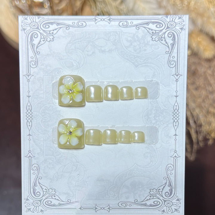 Floral-Inspired Press-On Nail Set Kalsten