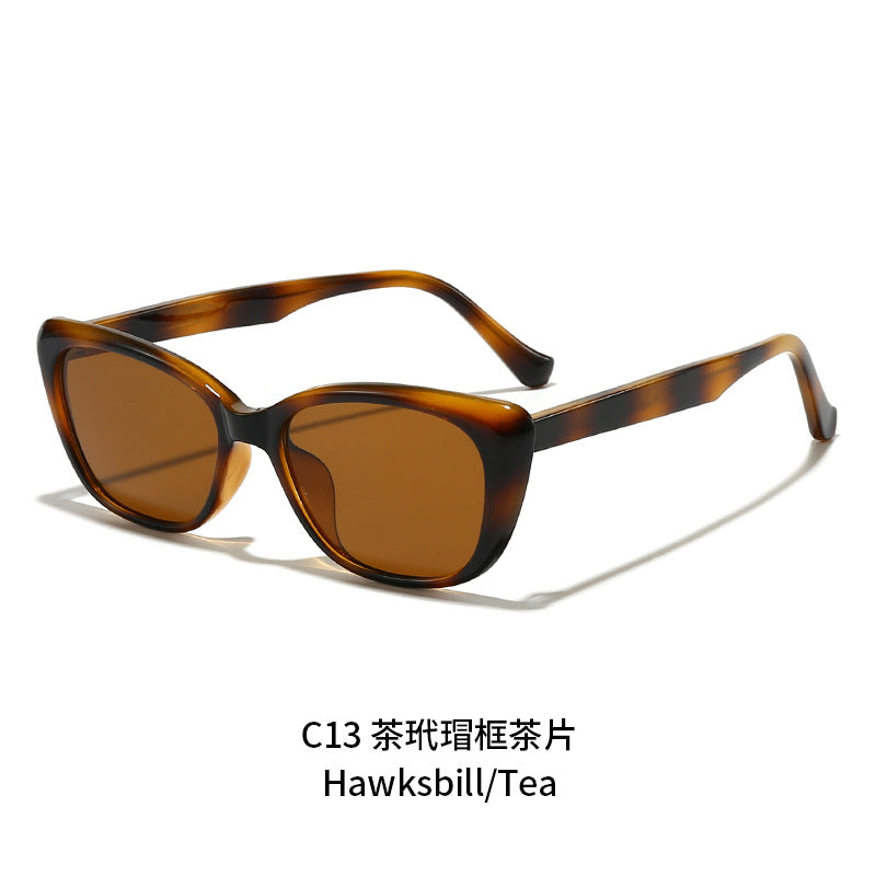 Ladies elegant sunglasses in modern cat-eye style Kalsten