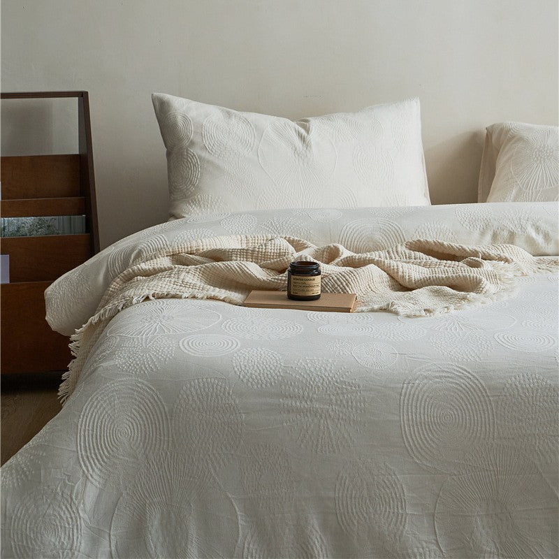 Bedding set made of cotton jacquard with fine quilting and reversible function