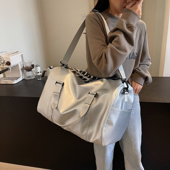 Sporty travel bag with robust design and adjustable shoulder strap Kalsten
