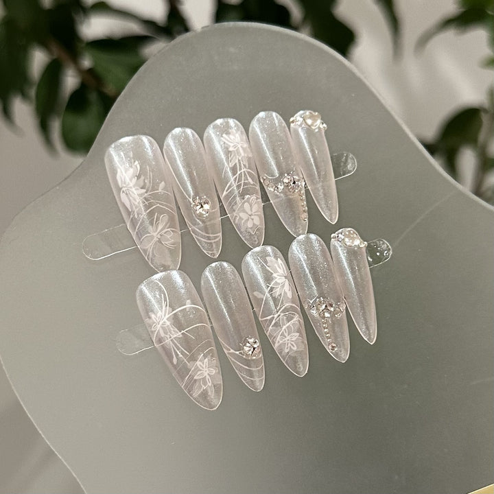 Elegant Floral Pattern Press-On Nail Set