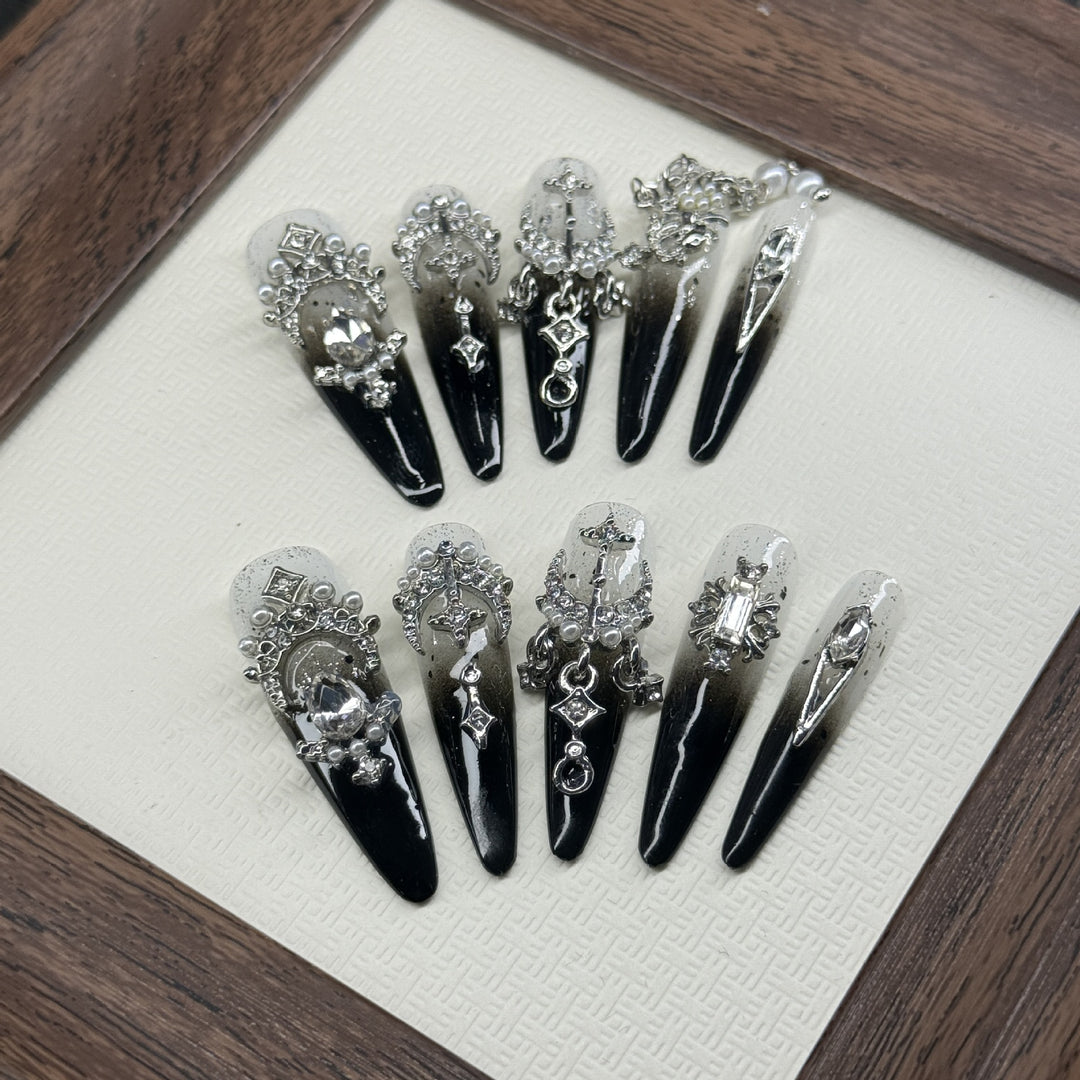 Luxurious Gothic Decorative Press-On Nail Set