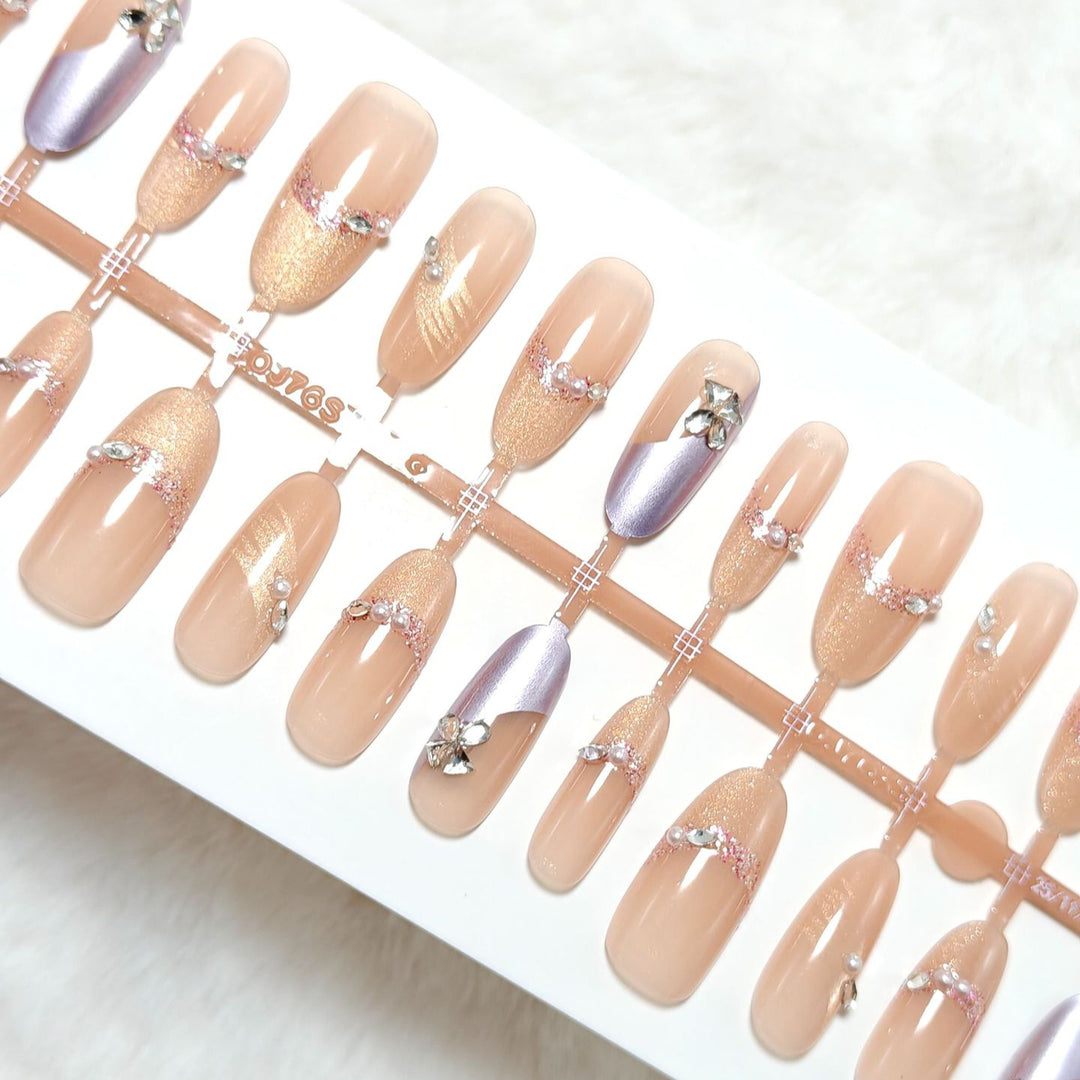 Luxury artificial nails with elegant accents Kalsten