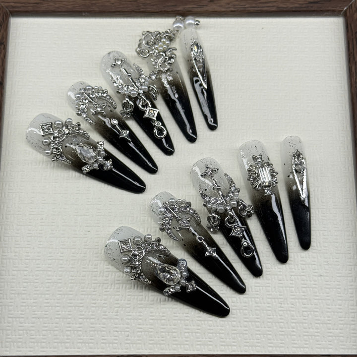 Luxurious Gothic Decorative Press-On Nail Set