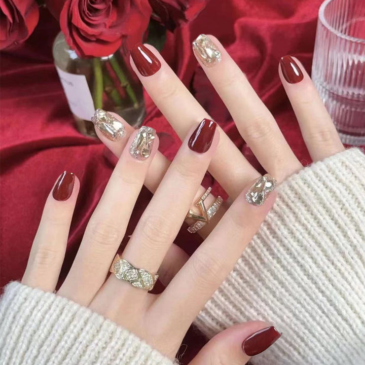 Artificial nail set with elegant glitter and metallic accents Kalsten