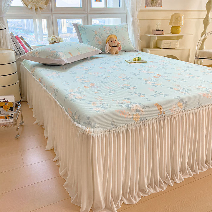 Women's elegant and decorative bedding throw set with cheerful floral pattern Kalsten