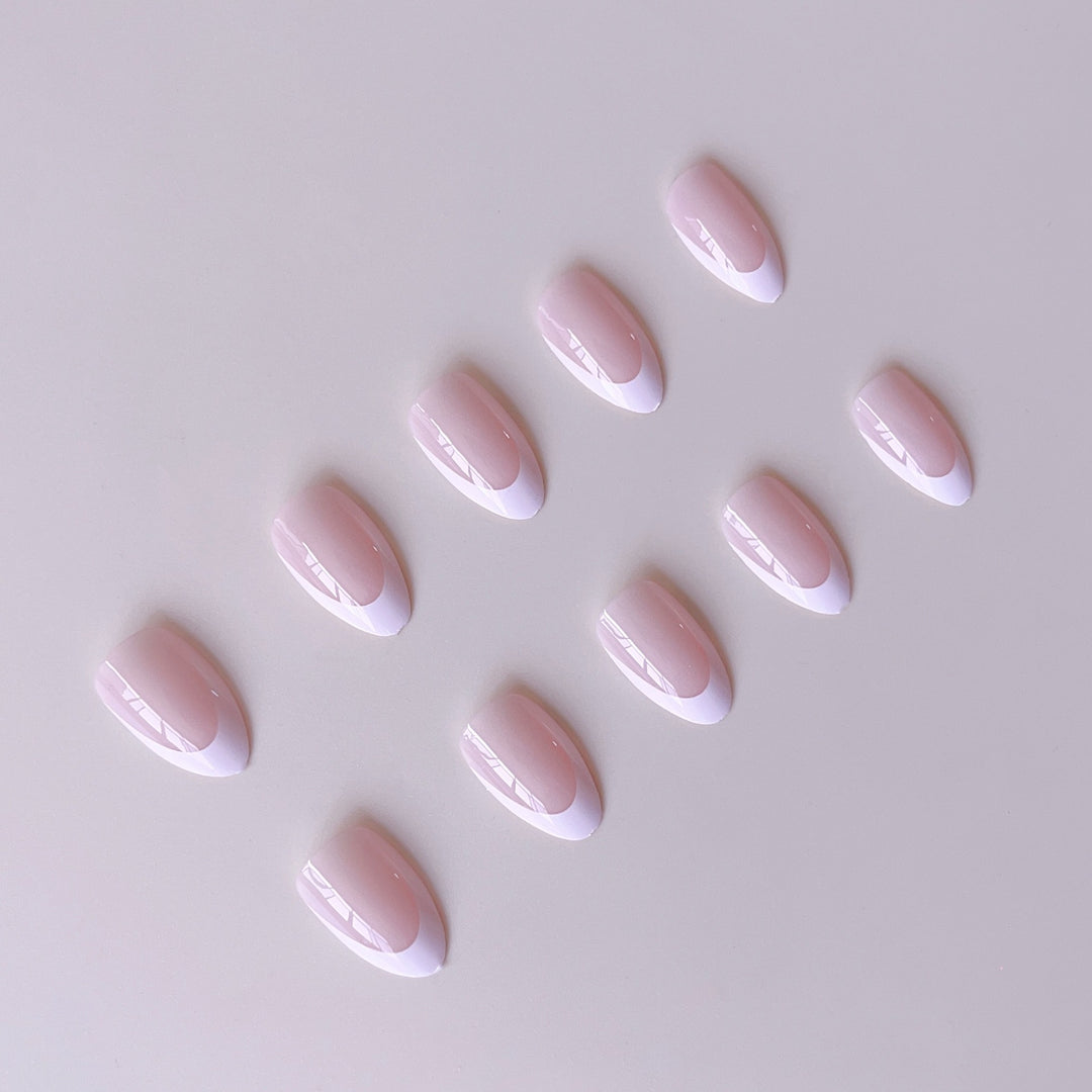 Artificial nail set with elegant French design and trendy accents Kalsten
