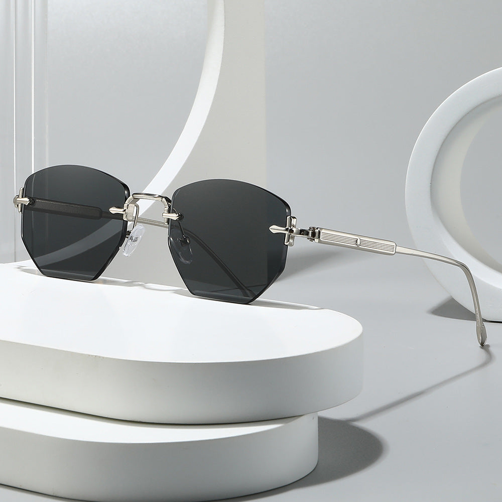 Geometric Frame Sunglasses with Elegant Gold Accents Kalsten
