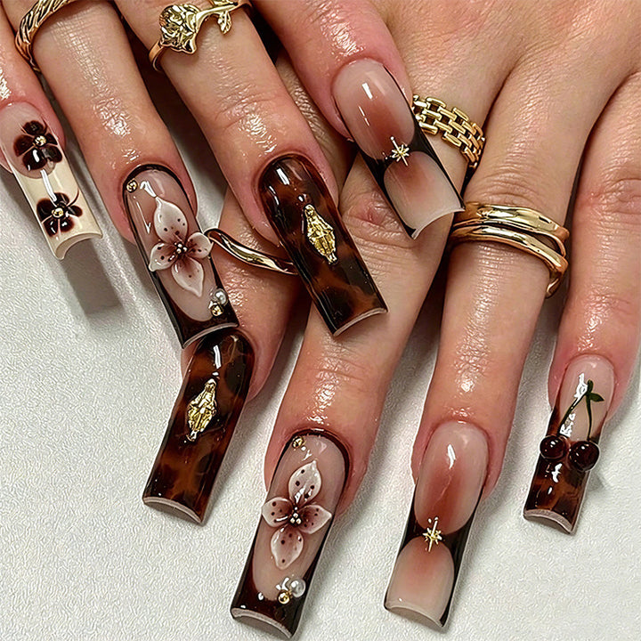 Elegant Artificial Nail Tips with Gold Accents Kalsten