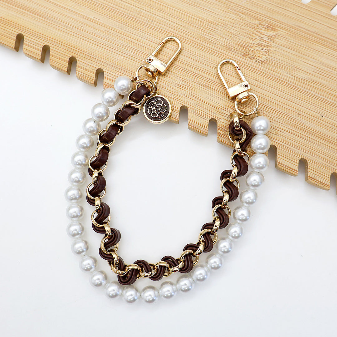 Chic Pearl-Chain Eyewear Holder Kalsten