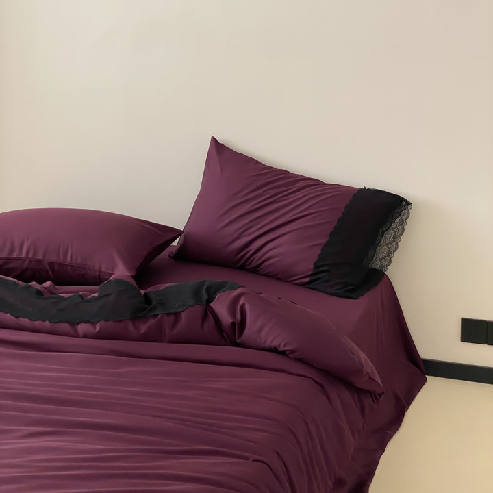 Noble hotel-quality bed linen set with contrasted wave border