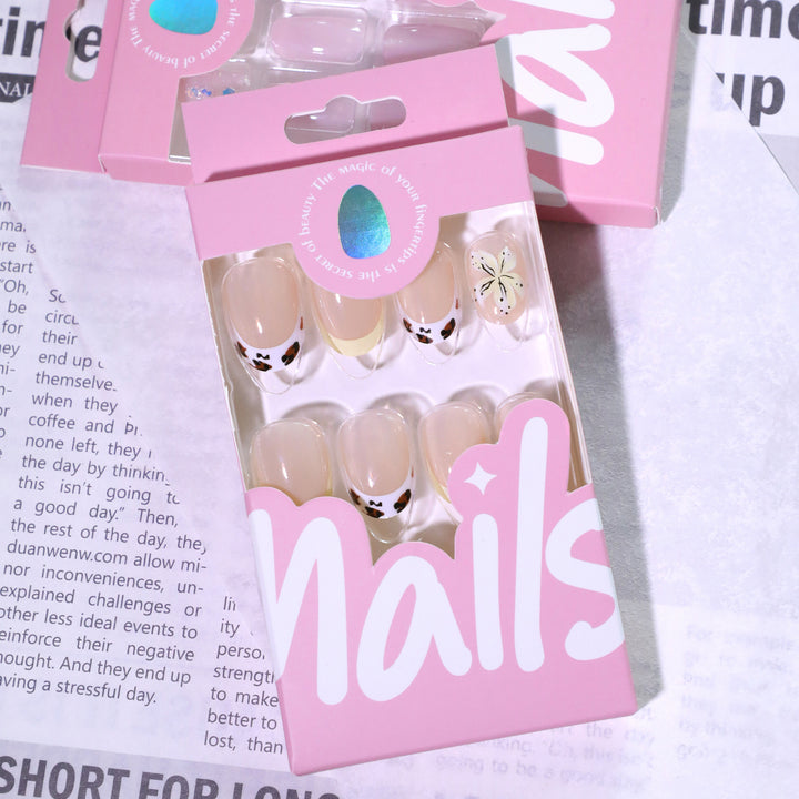 Exclusive nail art with floral design and glitter accents Kalsten