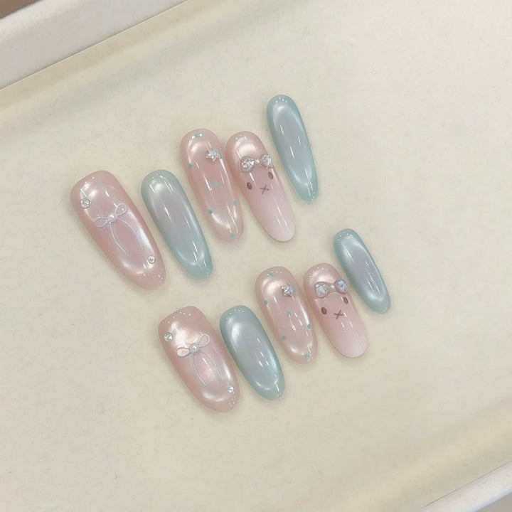 Artificial nails with playful details Kalsten
