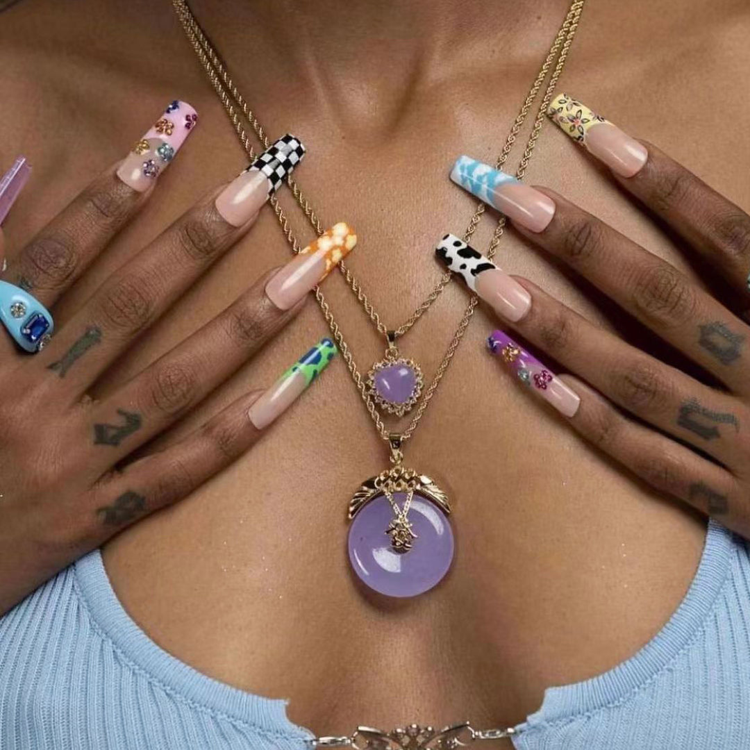 Nail art set with creative designs and shimmering accents Kalsten