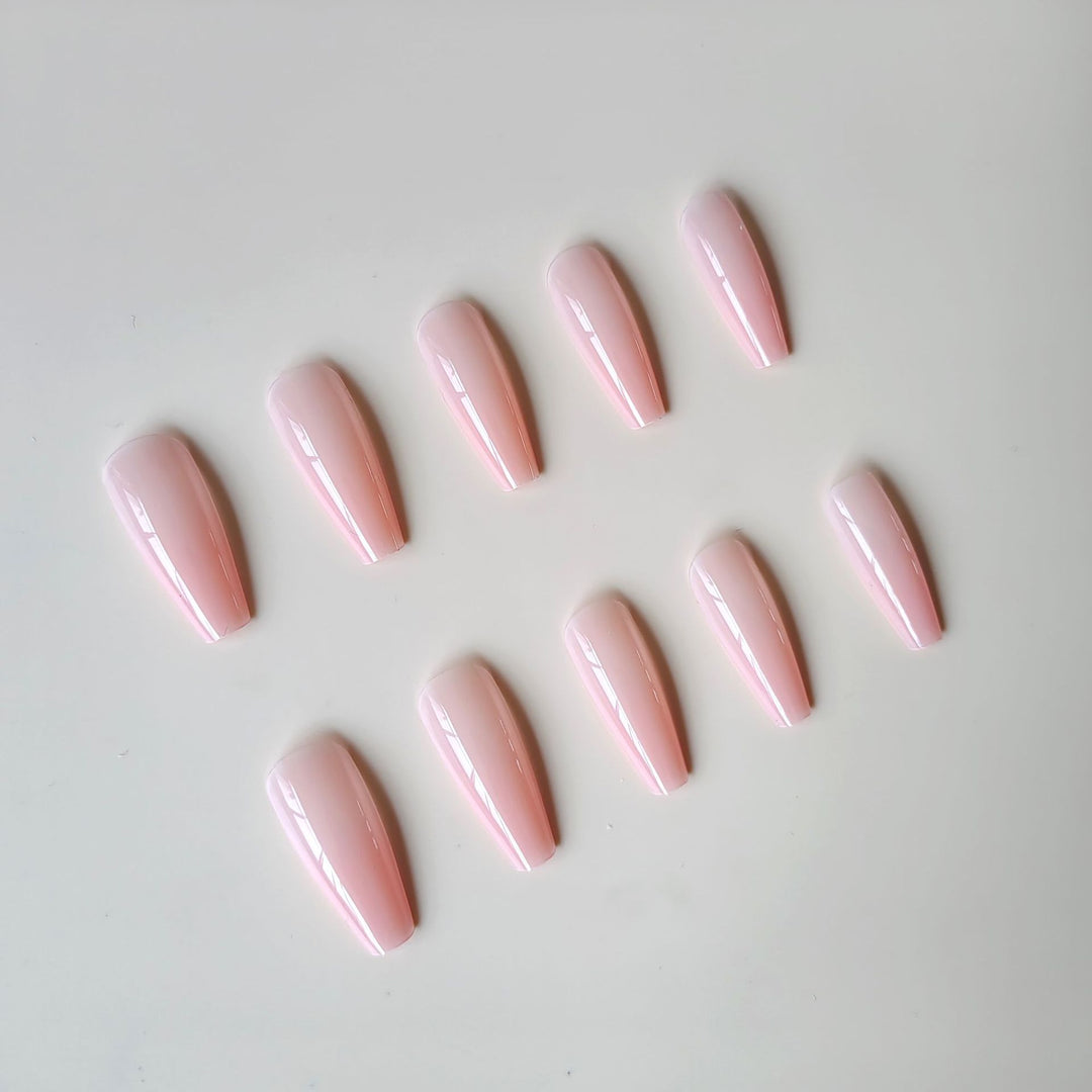 Art nails with elegant high-gloss finish Kalsten