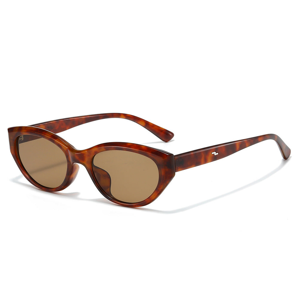 Chic Cat-Eye Sunglasses with Stylish Frame Details Kalsten