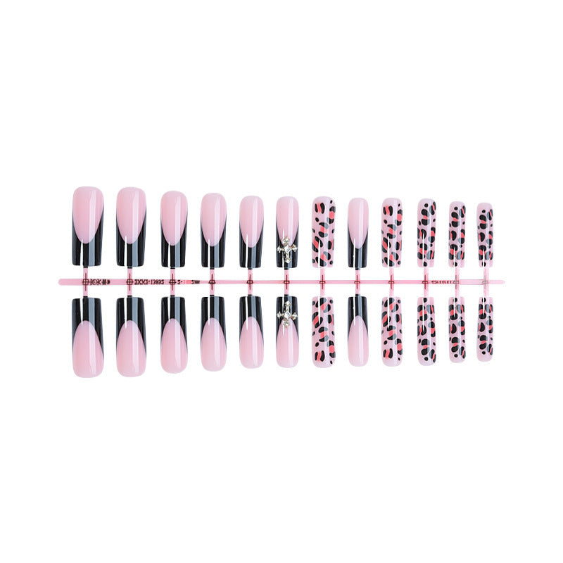 Artificial nail set with aesthetic accents and elegant designs Kalsten