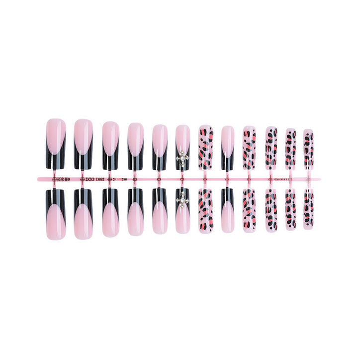 Artificial nail set with aesthetic accents and elegant designs Kalsten