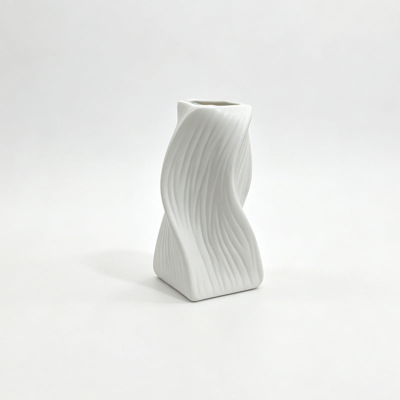 Modern Sculptural Decorative Vase Kalsten