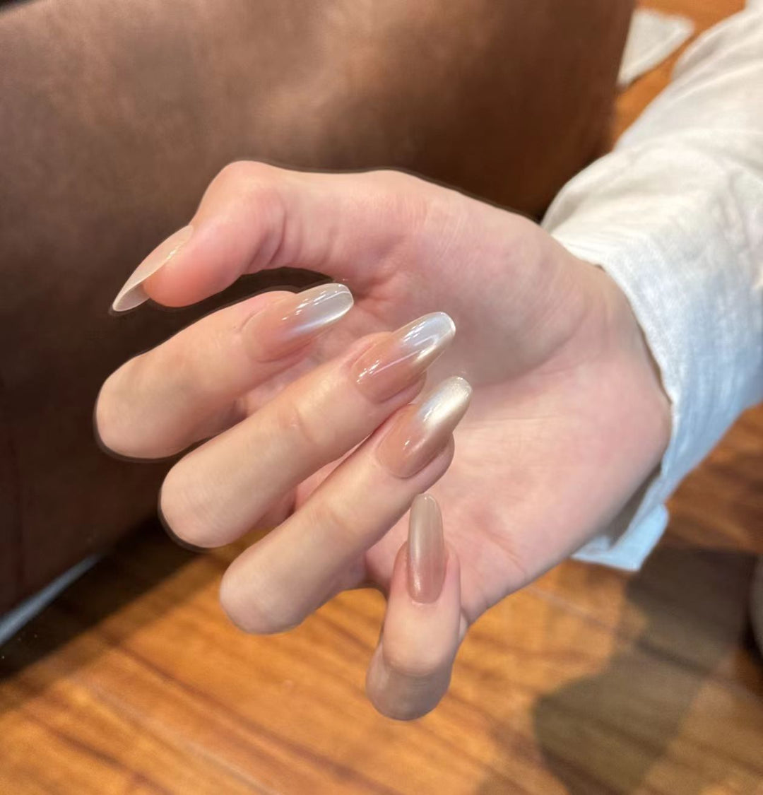 Artificial nails in elegant ombre design Kalsten