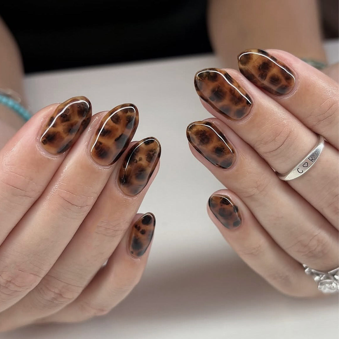 Artificial nail extensions in modern leopard pattern Kalsten