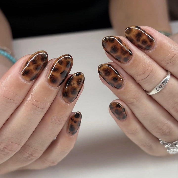Artificial nail extensions in modern leopard pattern Kalsten