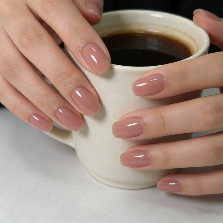 Artificial nails in elegant, natural style Kalsten