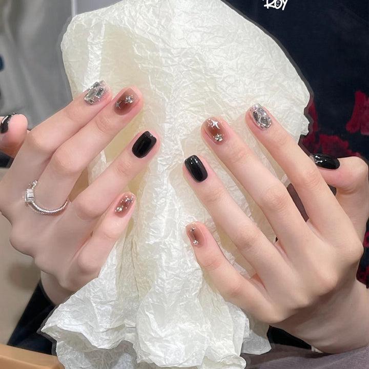 Artistic Press-On Nail Set with Glamorous Metallic Accents Kalsten