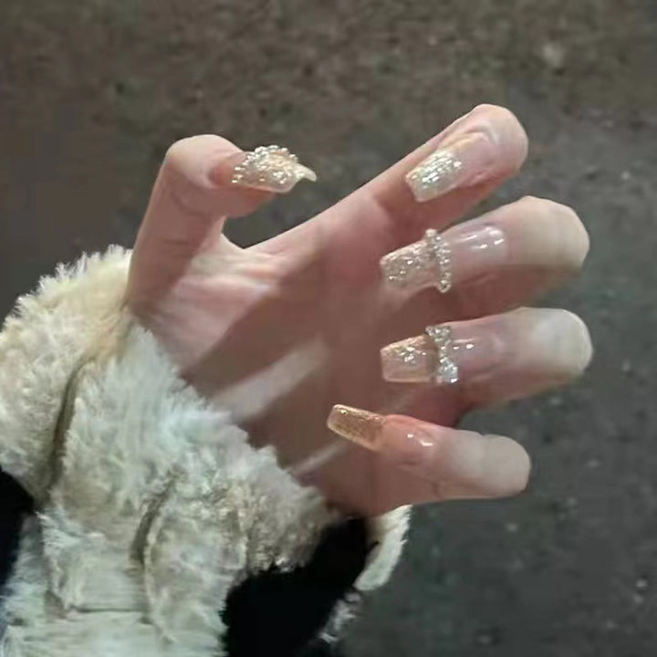 Elegant and sparkling artificial nails Kalsten