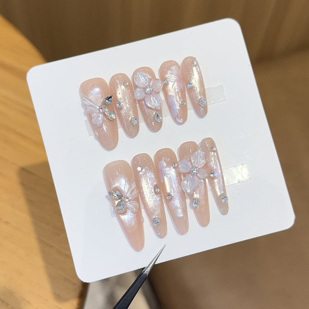 Art nails with floral motifs Kalsten