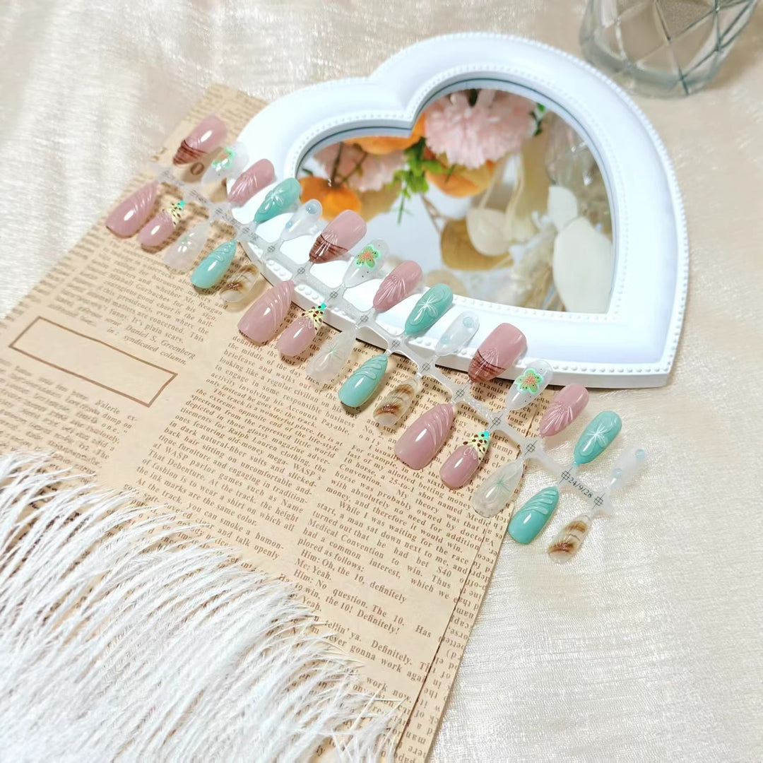 Artificial nail set with exquisite floral designs and shimmering effects Kalsten