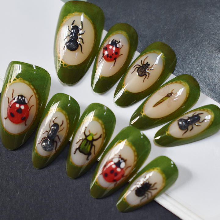 Artistic Insect-Embellished Press-On Nail Art Kalsten