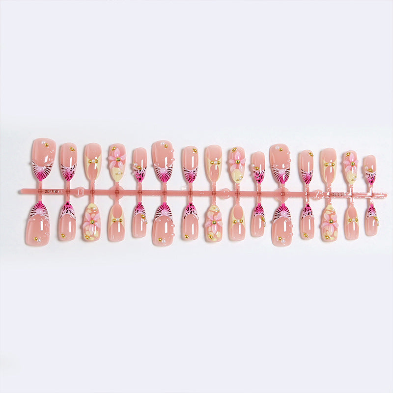 Artful artificial nails with delicate flower patterns Kalsten