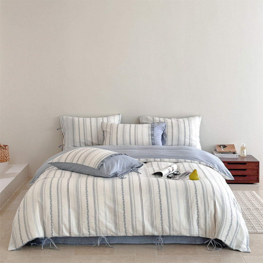 Striped bedding set made of washed linen-cotton mix with fine ribbon embroidery and tie band pillow