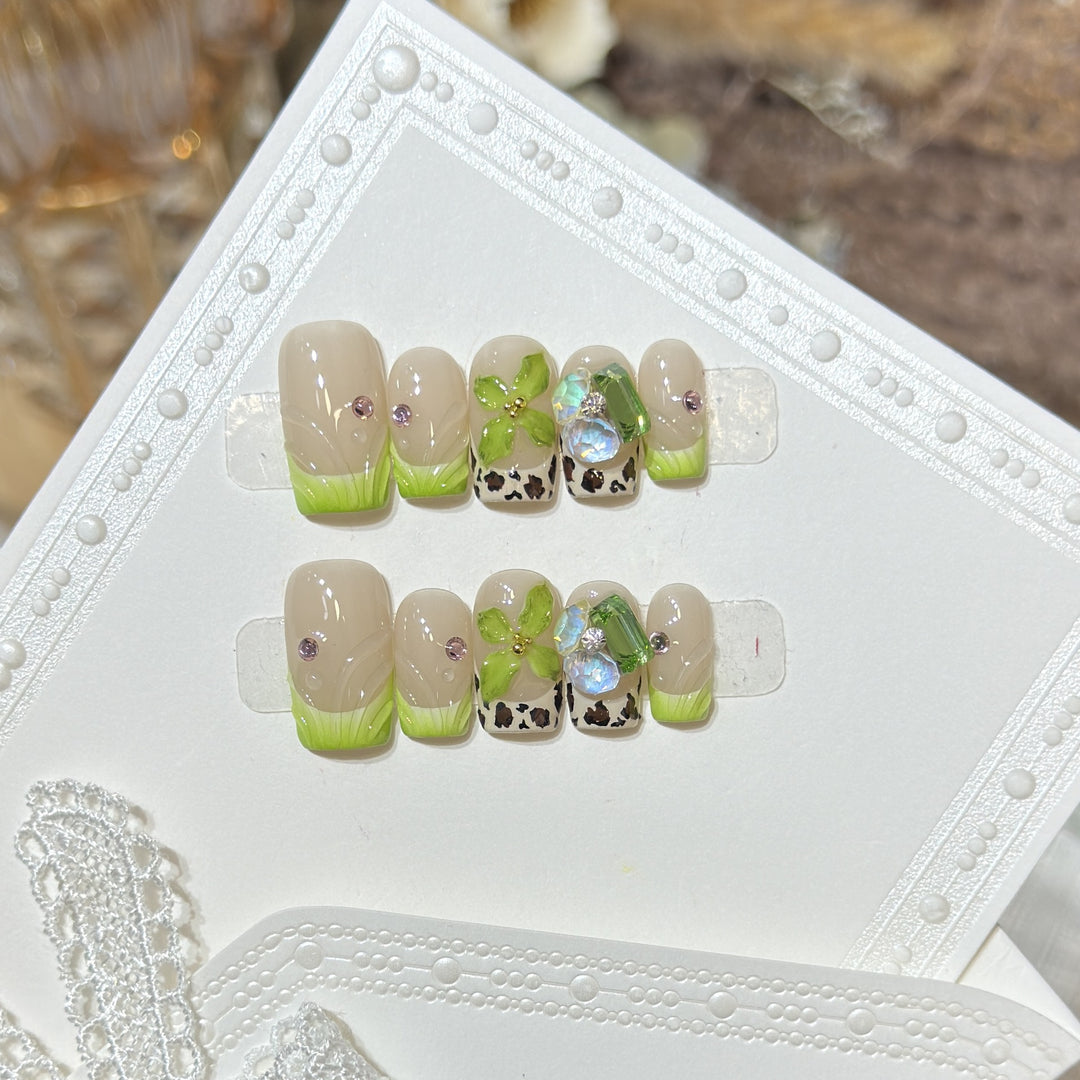 Floral-Themed Press-On Nail Set Kalsten