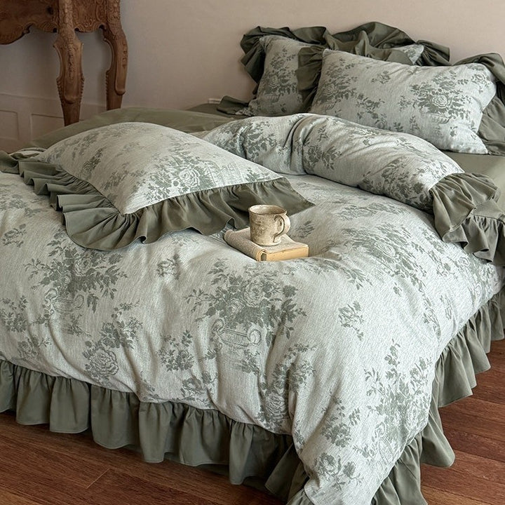 Romantic duvet cover set with jacquard flower pattern and ruffle edges